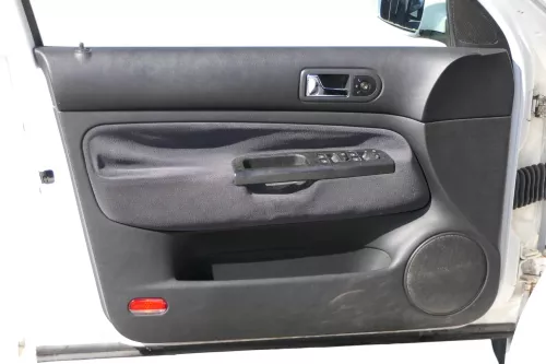 1x Golf 4 Bora Türverkleidung Verkleidung Tür vorne links 4/5-Türer schwarz Velo