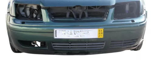 VW Bora Stoßstange vorne Frontstoßstange Stoßfänger vorn grün LC6M SWR (184177)