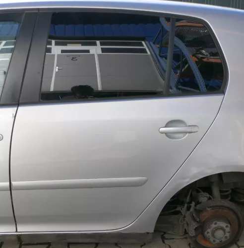 Golf 5 V 1K Tür Türrahmen hinten links 4/5-Türer grau silber LA7W -ohneAnbautei (184424)