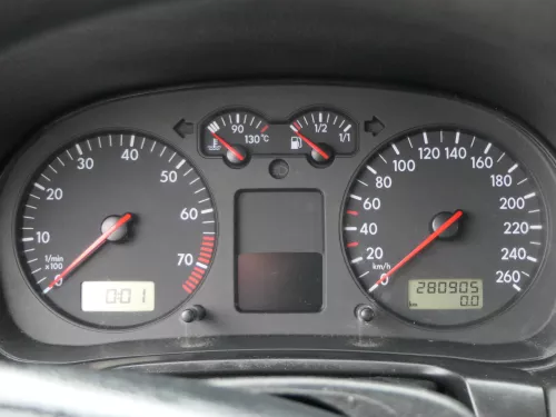 VW Golf 4 Tacho Tachometer Kombiinstrument 280.000km 1J0920826A 1,6-2,8 (184572)