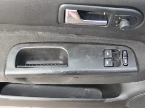 VW Golf 4 2/3-Türer Türverkleidung Verkleidung Tür vorne links schwarz (184701)