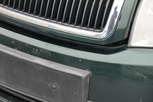 Skoda Fabia 6Y Stoßstange Stoßfänger vorne silber grün LF8C 2000-2004 (184735)