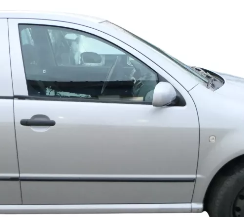 Skoda Fabia 6Y Kombi Limousine Tür vorne rechts Beifahrertür silber grau LF7T