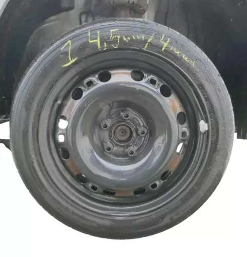 2x VW Polo 9N Ibiza Felgen Reifen 195/50 R15 82V Sommerreifen 6jx15H2 ET43 4-5mm (184865)