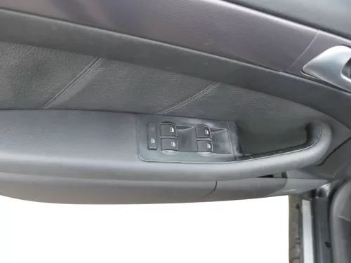 1x A6 4B Türverkleidung Verkleidung Tür vorne links schwarz soul Bose Leder (184978)