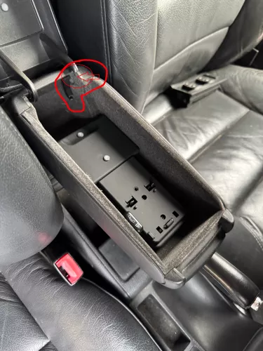 A6 4B C5 Mittelarmlehne Armlehne Leder schwarz soul Buffaalino Deckel DEFEKT! (184990)