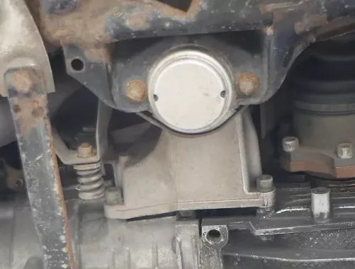 A4 A6 4B 3B Getriebehalter Lager Halter 8D0399108R Stütze Getriebe rechts