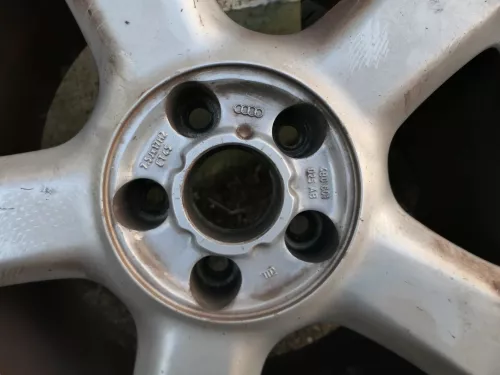 4x Audi A4 A6 Alufelge original 4B0601025AB ET45 235/45 ZR17 Reifen 3-5mm Sommer (185019)