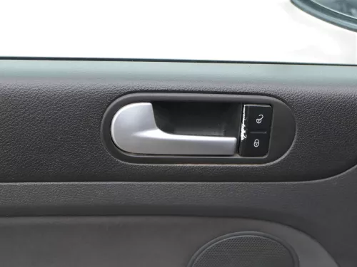 VW Golf Plus 5M 1x Türverkleidung Verkleidung Tür vorne links schwarz (185038)