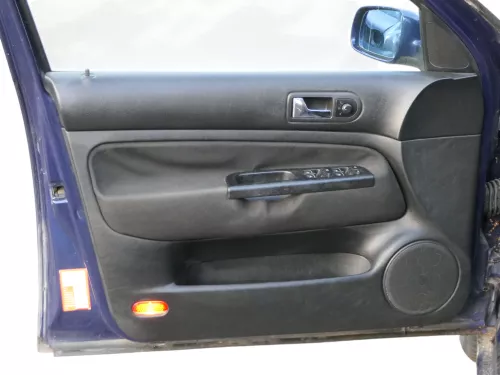 1x Golf 4 Bora Türverkleidung Verkleidung Tür vorne links 4/5-Türer schwarz (185086)
