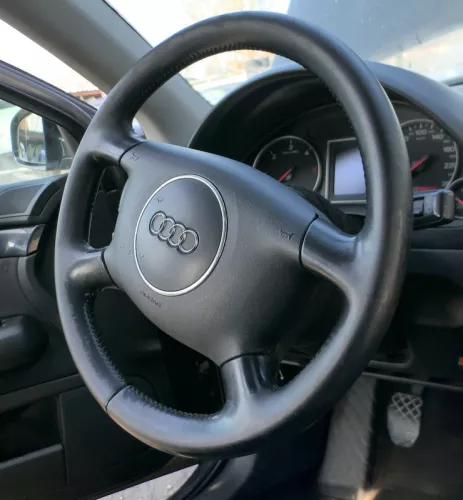 Audi A4 8E B6 B7 Lenkrad 4-Speichen 8E0419091BF Leder schwarz - OHNE Airbag (185145)