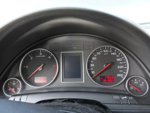 Audi A4 8E B6 Tacho Tachometer Kombiinstrument 351.000km 8E0920900M TDI Diesel