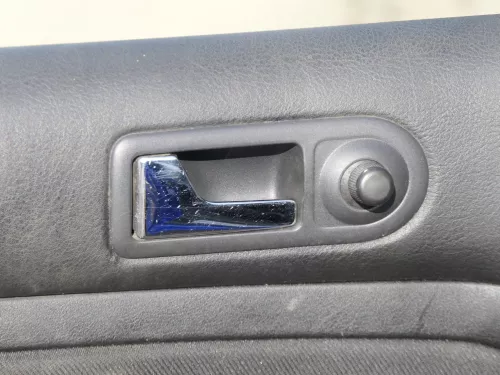VW Golf 4 2/3-Türer Türverkleidung Verkleidung Tür vorne links schwarz (185167)