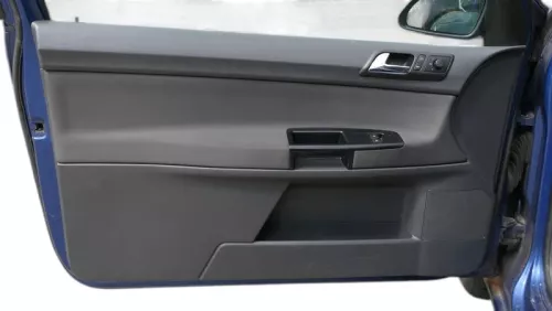 1x VW Polo 9N Türverkleidung Verkleidung Tür vorne links 2/3-Türer Griff Öffner