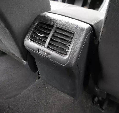 VW Golf 7 5G Mittelarmlehne Armlehne original mitte schwarz 82V (150074)