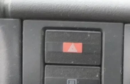 VW T4 Warnblinker Relais Warnblinkerschalter Schalter 703953235 Knopf