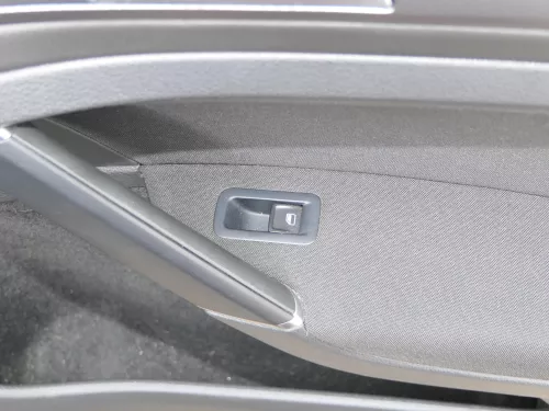 1x VW Golf 7 5G AU Türverkleidung Tür vorne rechts 4/5-Türer titan schwarz (185493)