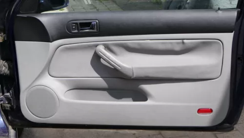 VW Golf 4 2/3-Türer Türverkleidung Verkleidung Tür vorne rechts - grau