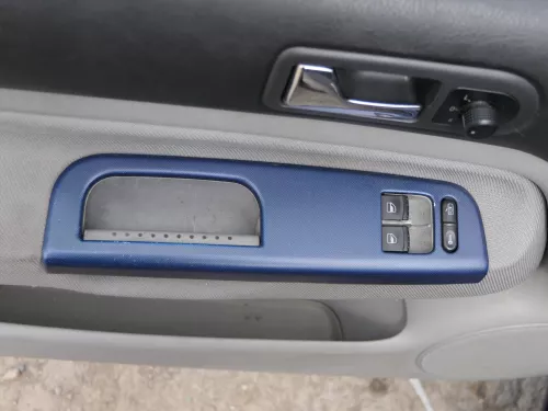 Golf 4 Bora Mittelkonsole Verkleidung um Radio 1j1858069G Dekor blau Generation (185741)