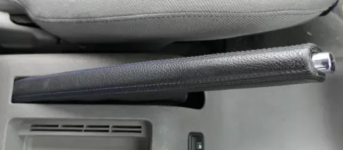 VW Golf 4 Bora Handbremse Feststellbremse schwarz Leder blaue Nähte