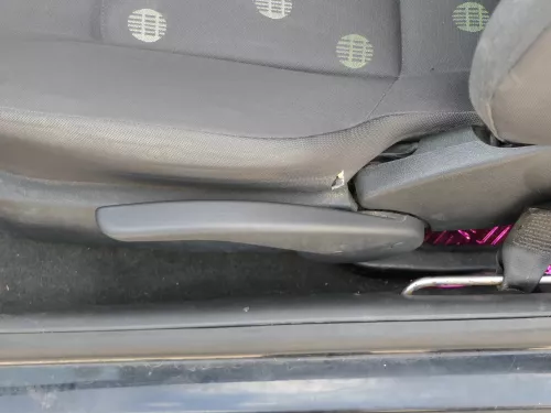 Seat Arosa VW Lupo Sitz vorn links Fahrersitz Höhenverstellung höhenverste rot (185995)