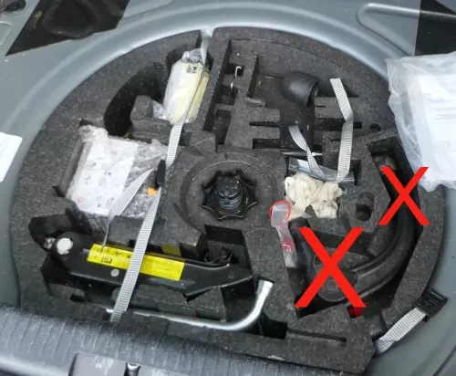 VW Golf 5 1K Bordwerkzeug Pannenset MIT Wagenheber für KeinNotrad Styropor