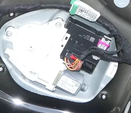 VW Golf 5 6 Kombi ektrischer Fensterheber Motor vorne rechts 561959702C Z1F