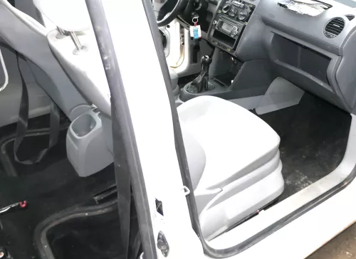 VW Caddy 2k Teppich Innenraumteppich Innen vorne + mitte- schwarz (186521)