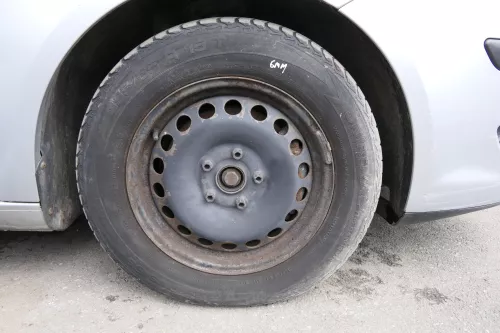 VW Golf 6 Caddy 2K 195/65 R15 91T Winterreifen M+S Felgen Reifen M&S ca. 6-9mm (140015)