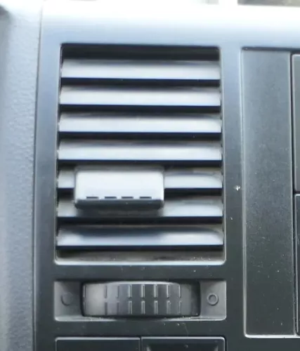 1x VW T5 Lüftungsdüse Düse Lüftung mitte links 7H0815705C