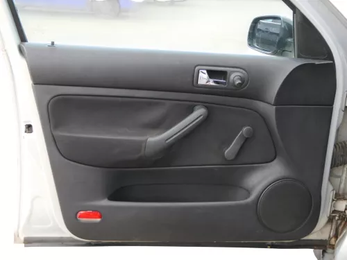 1x Golf 4 Bora Türverkleidung Verkleidung Tür vorne links 4/5-Türer schwarz