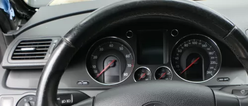 Passat 3C Verkleidung Abdeckung Dekor schwarz matt um Tacho Armaturenbrett (186686)