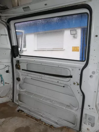 T4 Transporter Tür rechts Schiebetür mit Scheibe Multivan Caravelle weiß R902 (186815)