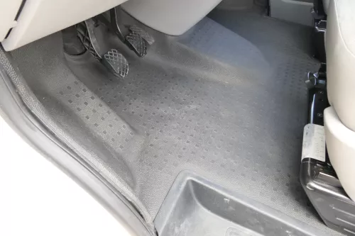 VW T5 Facelift Teppich Innenraumteppich Innen Boden Beodenbelag vorne Gummi