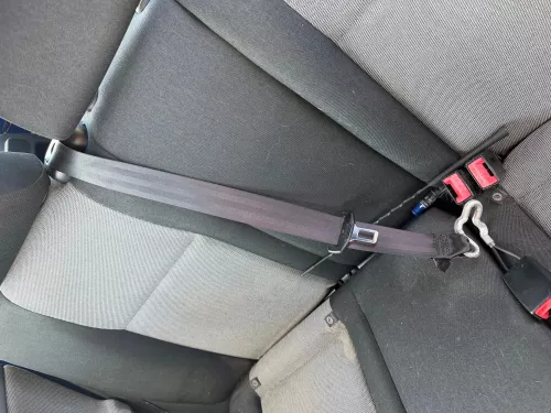 Skdoa fabia 5J Gurt hinten mitte mittig 5J6857807A schwarz in Rückbank