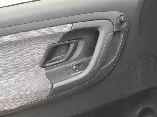 1x Skoda Fabia 5J Stufenheck Türverkleidung Verkleidung Tür vorne links Griff (187244)