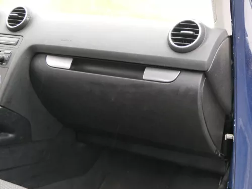 Audi A3 8P Handschuhfach schwarz Handschuhfachdeckel Deckel Klappe Sportback