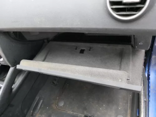 Audi A3 8P Handschuhfach schwarz Handschuhfachdeckel Deckel Klappe Sportback (187327)