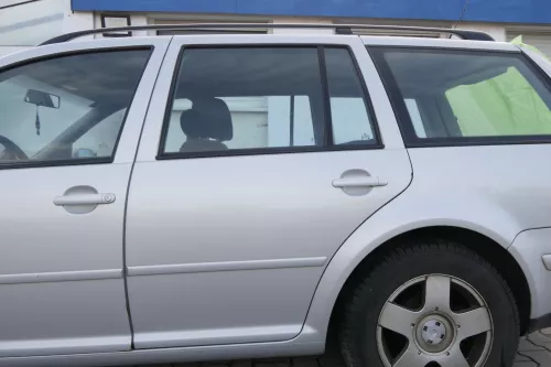 VW Golf 4 Bora Tür hinten links nur Kombi / Variant silber LB7Z - ohne Anbauteil