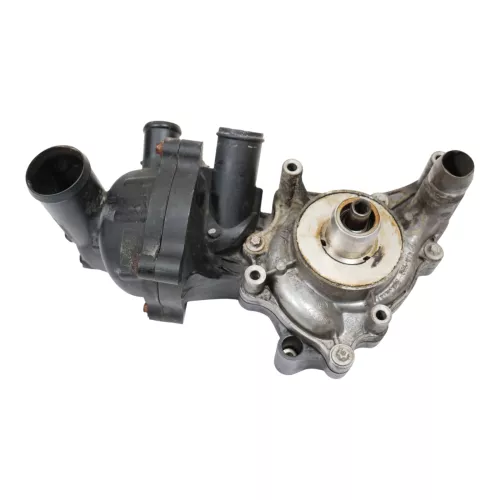 Audi A6 4F Wasserpumpe Thermostat Gehäuse 079121014F ## (187569)