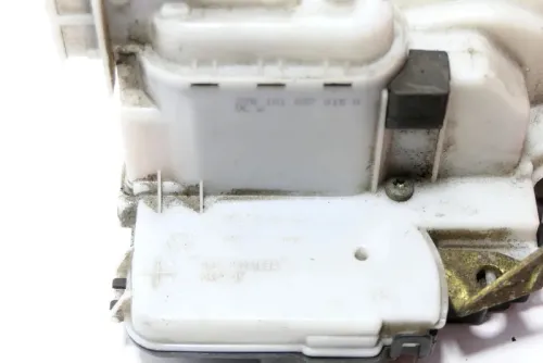 VW Golf 3 Stellmotor Tür Türschloß mit Zentralverriegelung links vorn 1H1837015N (108704)