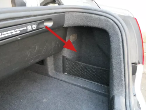 A4 8H Cabrio Abdeckung Verkleidung Kofferraum hinten rechts Seite schwarz