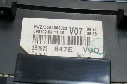 VW Passat 3BG Tacho Tachometer Kombiinstrument 3B0920847E Diesel TDI 2,5 278.000 (140177)