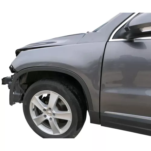 VW Tiguan Kotflügel vorne links original 5N0821105A + Leiste grau LD7R - MÄNGEL (200542)