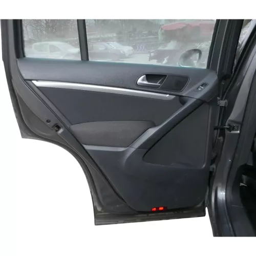 VW Tiguan 5N 1x Türverkleidung Verkleidung Tür hinten links schwarz