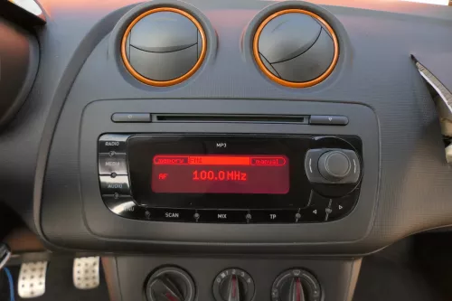 Seat Ibiza 6J Radio CD Player MP3 Original 6J0035153 6J10035153E mit Code