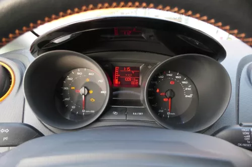 Seat Ibiza 6J Tacho Tachometer Kombiinstrument 100.813 km 6J0920801 X Benzin BTS