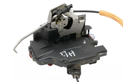 Audi A4 8E Stellmotor Tür Türschloß mit ZV hinten links 8E0839015C (200551)