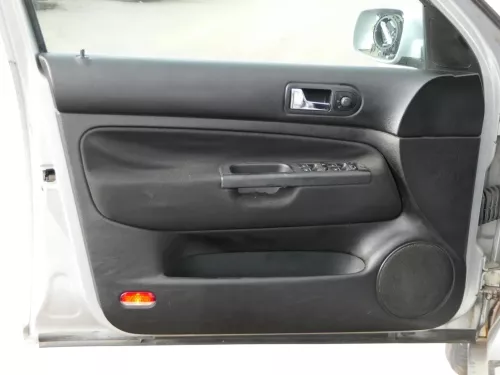 1x Golf 4 Bora Türverkleidung Verkleidung Tür vorne links 4/5-Türer schwarz