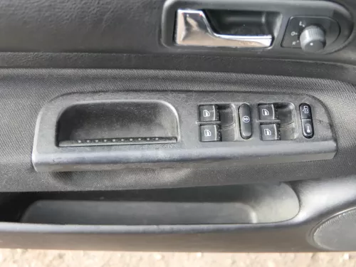 1x Golf 4 Bora Türverkleidung Verkleidung Tür vorne links 4/5-Türer schwarz (200818)